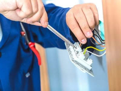 About Electrician Bend OR Pros - emergency electrician bend or experts in Bend
